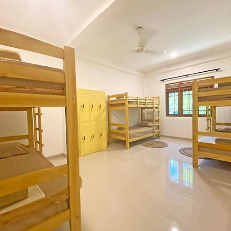Makai Surf House Hotel Ahangama Luaran gambar