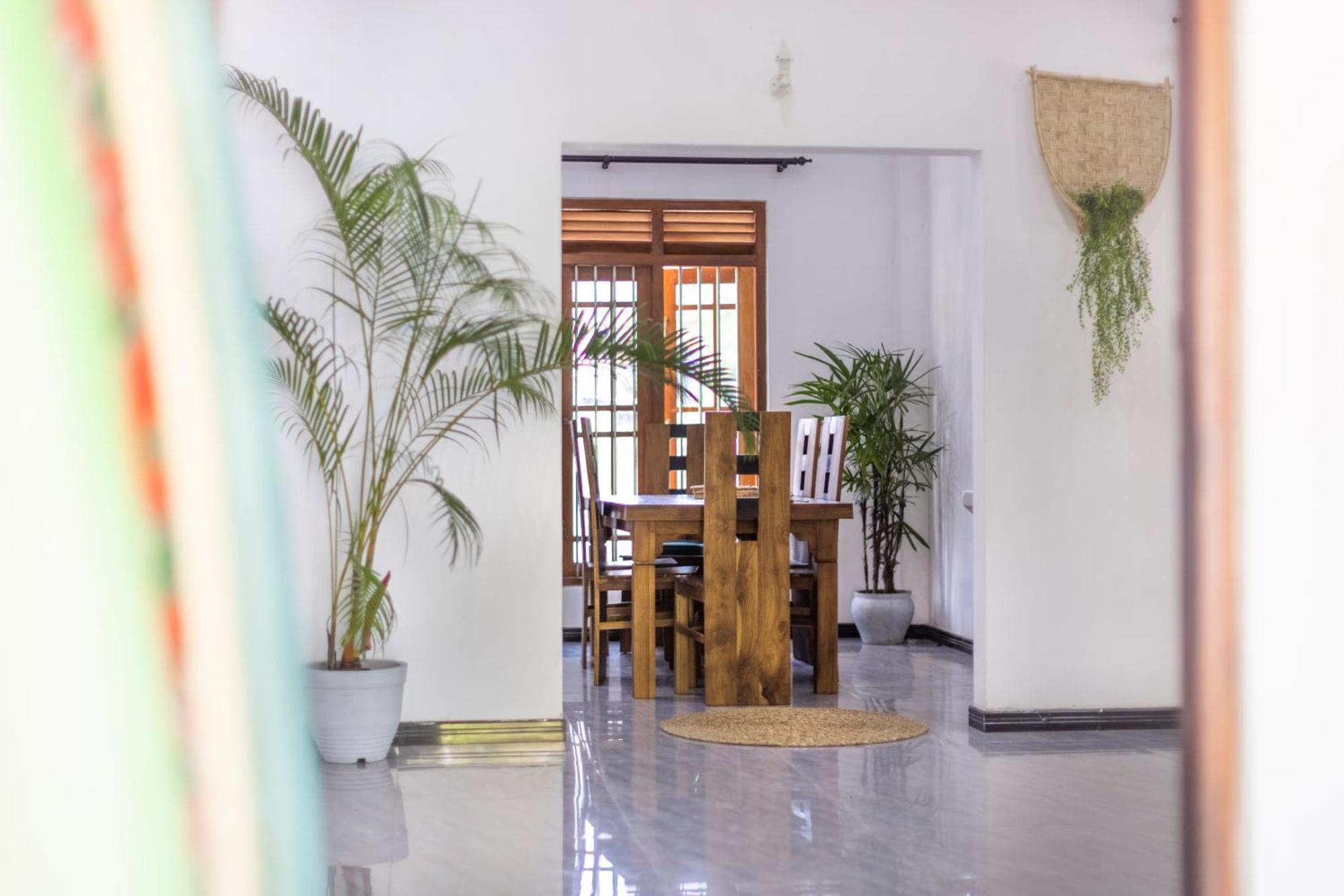 Makai Surf House Hotel Ahangama Luaran gambar