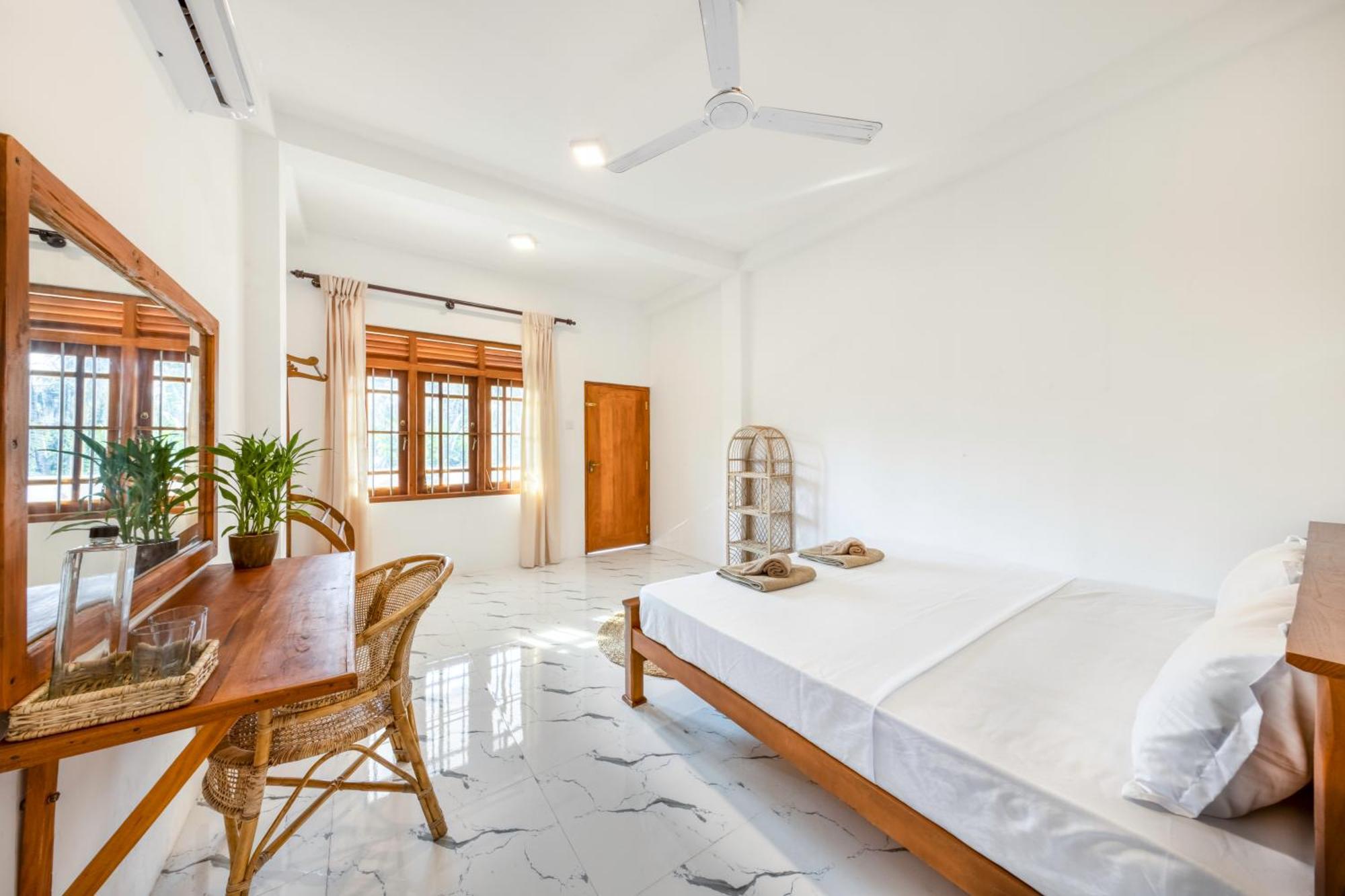 Makai Surf House Hotel Ahangama Luaran gambar