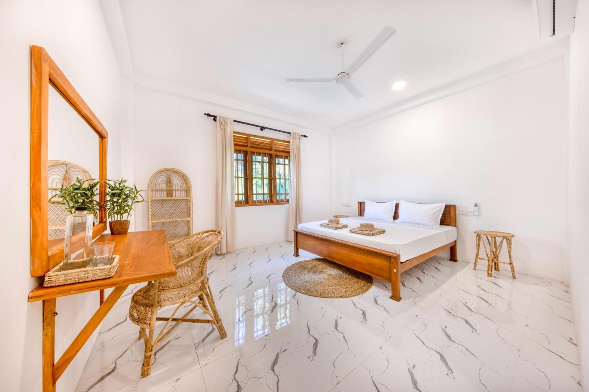Makai Surf House Hotel Ahangama Luaran gambar