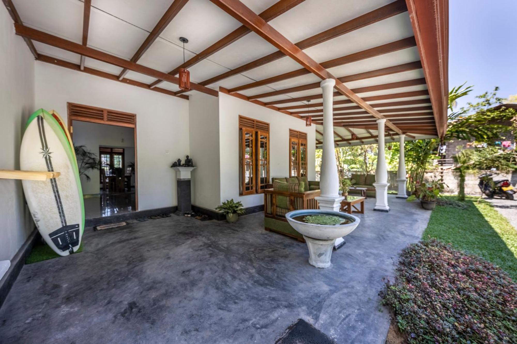 Makai Surf House Hotel Ahangama Luaran gambar