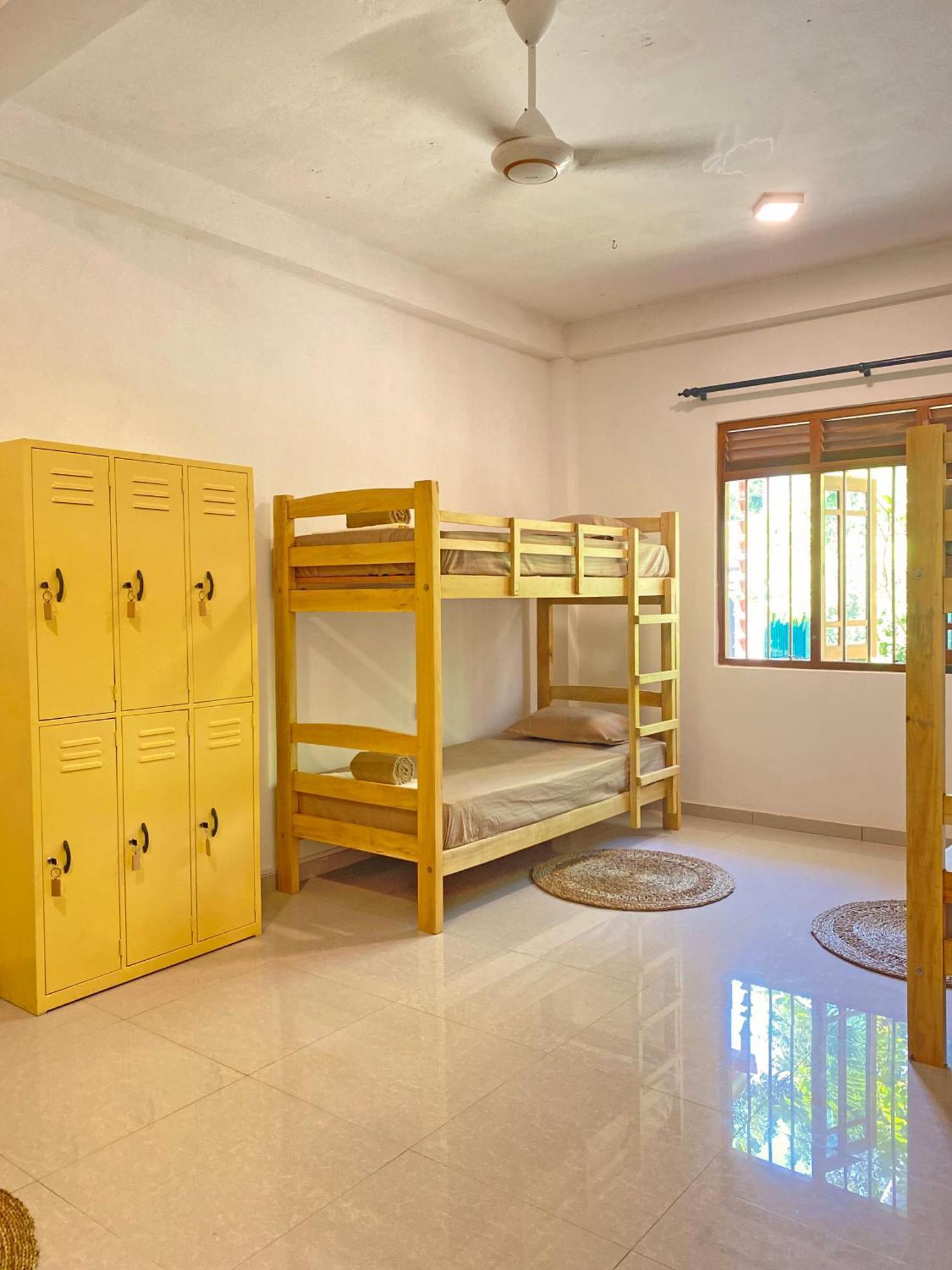 Makai Surf House Hotel Ahangama Luaran gambar