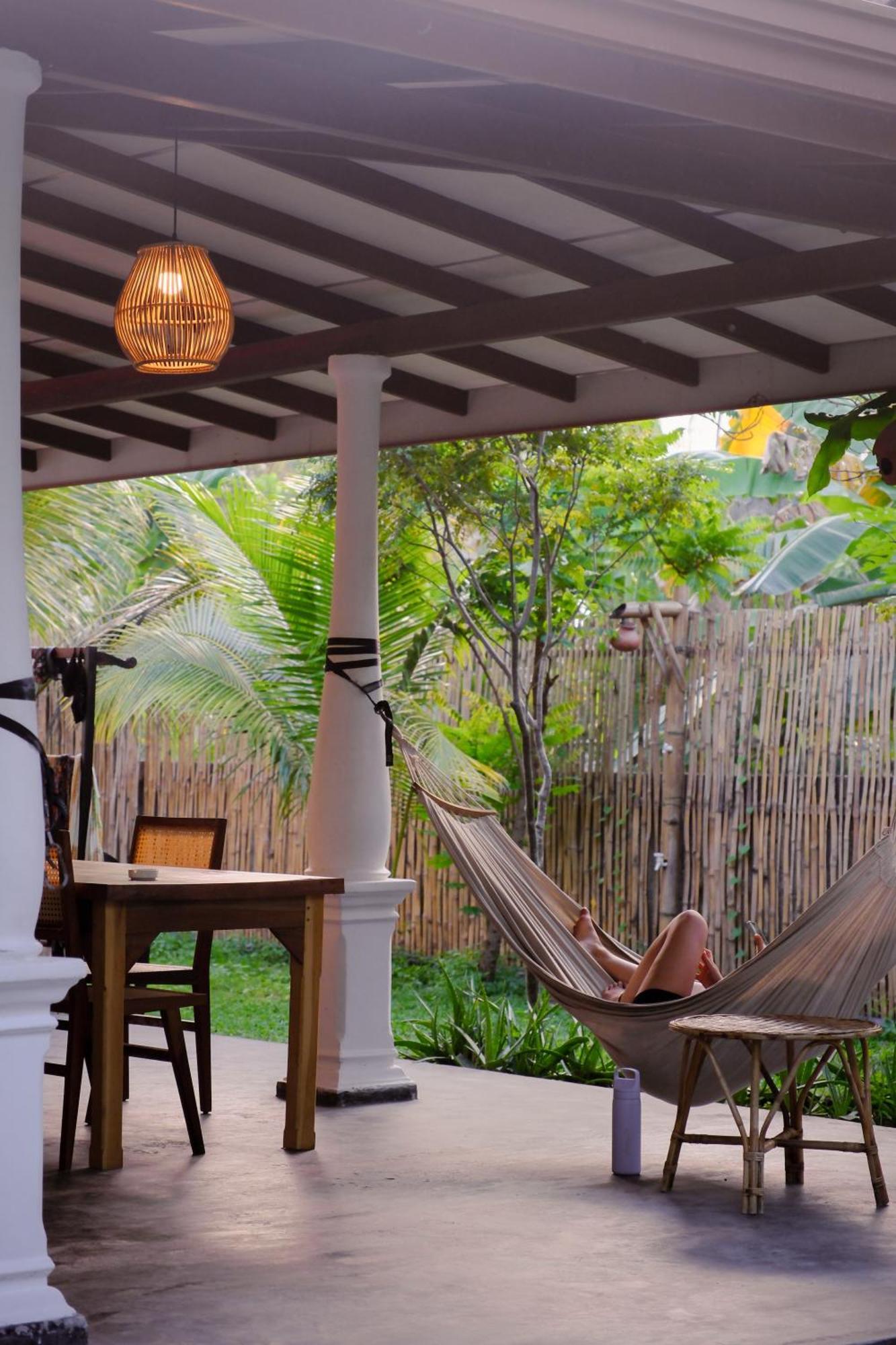 Makai Surf House Hotel Ahangama Luaran gambar